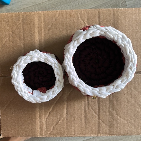2 crochets bowls - one small one medium - Picture 3 of 5